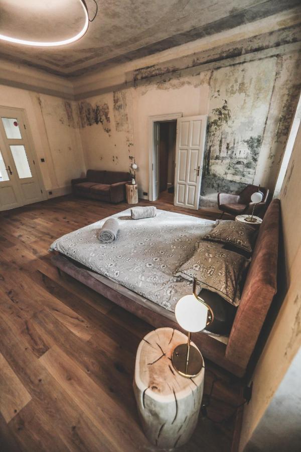 Ruttner Suite Veszprém Buitenkant foto